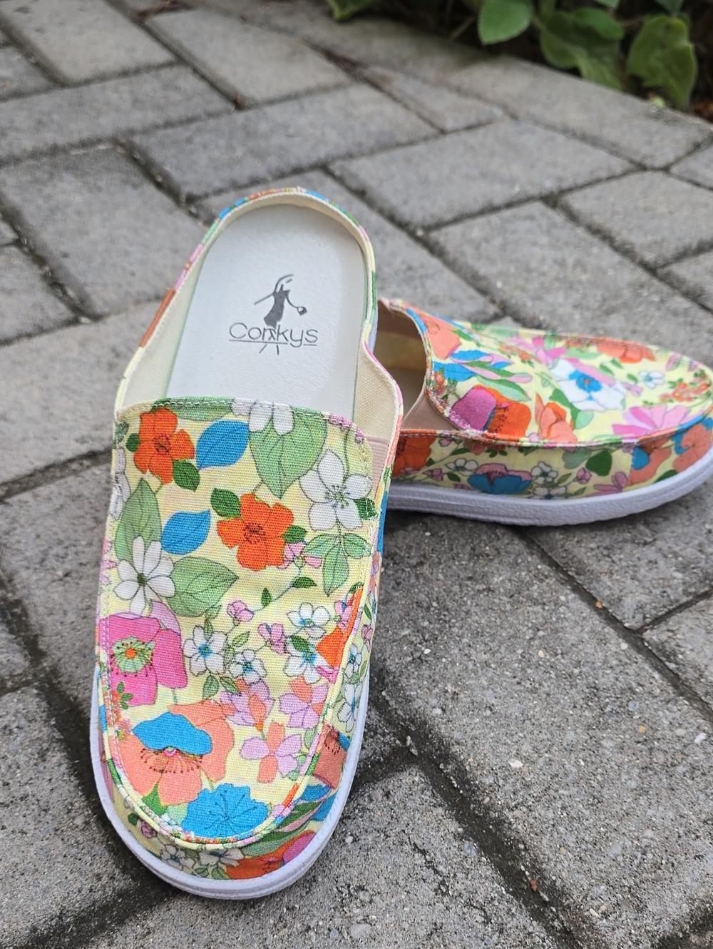Corkys WOMENS Size 8 Floral Slip-On Sneakers - Yellow Multi-Color